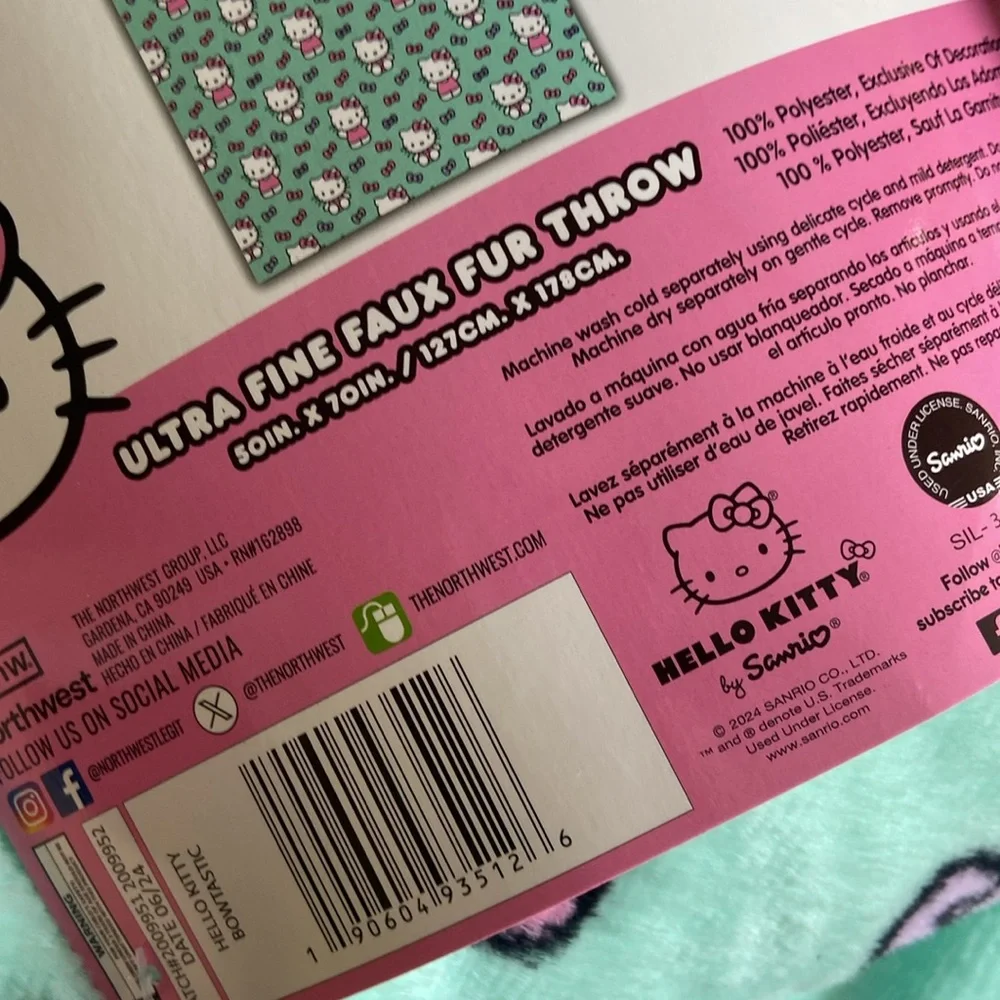 Hello Kitty Fleece Throw Blanket Sanrio Mint Green Pink Bow 50x70 Ultra Soft NWT